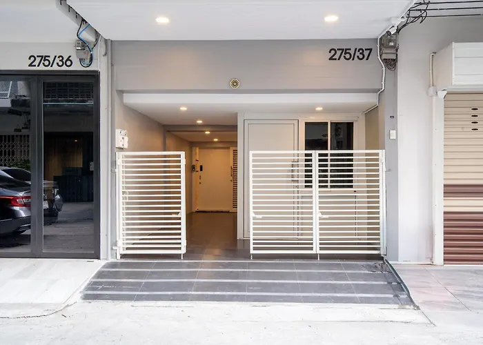 Townhouse 37 In Pratunam Soi Ratchaprarop 10 * 曼谷