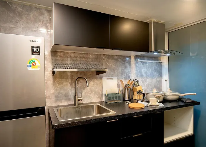 公寓 Townhouse 37 In Pratunam Soi Ratchaprarop 10 *