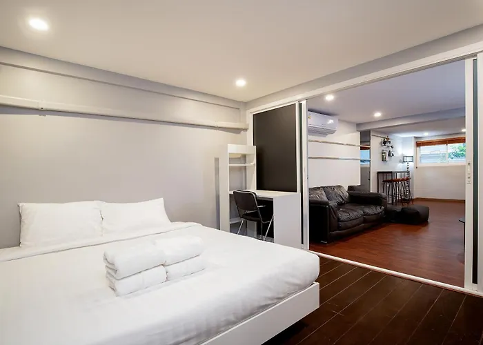 Townhouse 37 In Pratunam Soi Ratchaprarop 10 * 曼谷