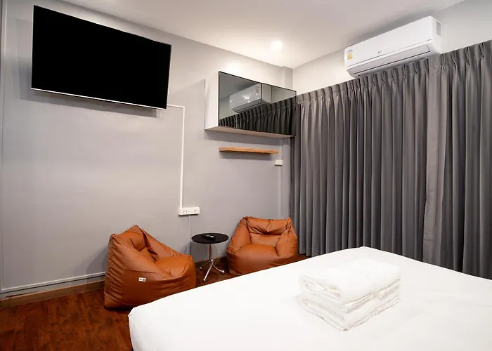 Townhouse 37 In Pratunam Soi Ratchaprarop 10 *