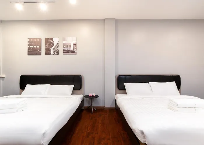公寓 Townhouse 37 In Pratunam Soi Ratchaprarop 10 *