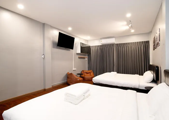 Townhouse 37 In Pratunam Soi Ratchaprarop 10 * 曼谷