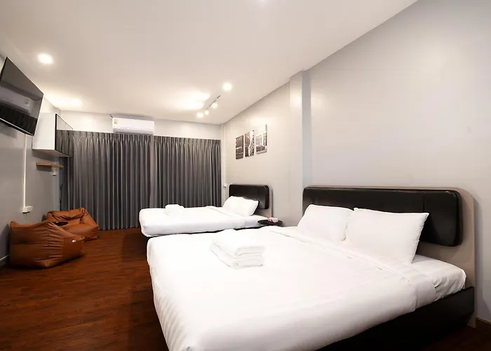 Townhouse 37 In Pratunam Soi Ratchaprarop 10