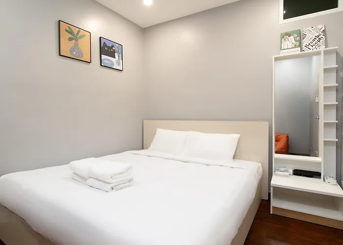 Townhouse 37 In Pratunam Soi Ratchaprarop 10 *