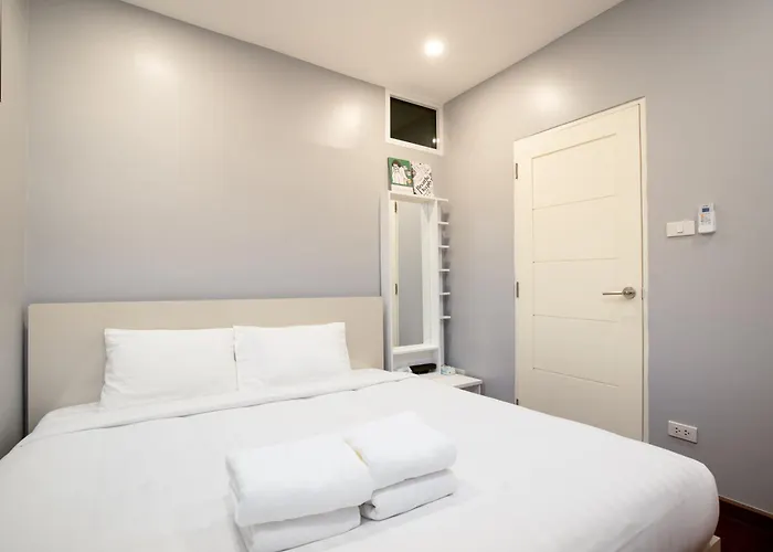 公寓 Townhouse 37 In Pratunam Soi Ratchaprarop 10 曼谷