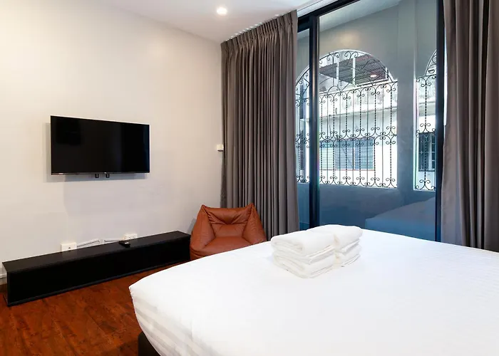 Townhouse 37 In Pratunam Soi Ratchaprarop 10 *