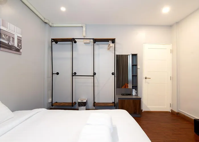 Townhouse 37 In Pratunam Soi Ratchaprarop 10