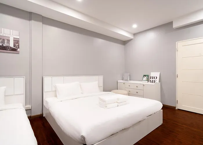 Townhouse 37 In Pratunam Soi Ratchaprarop 10 * 曼谷