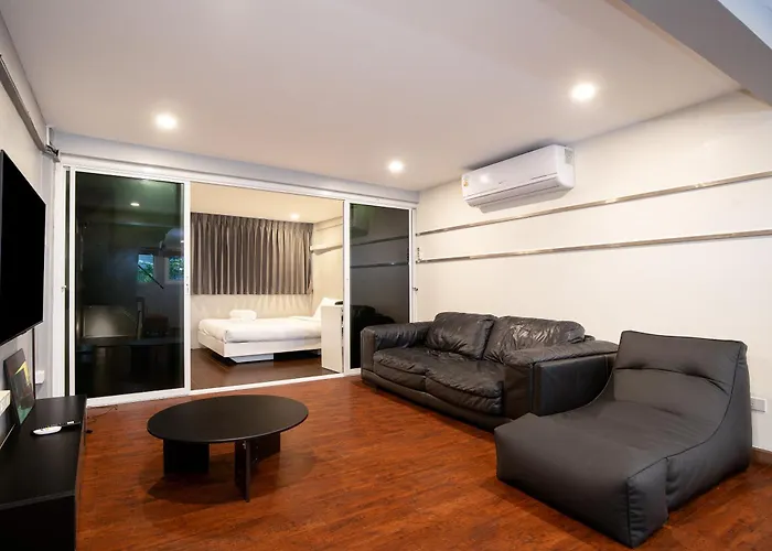 Townhouse 37 In Pratunam Soi Ratchaprarop 10 曼谷