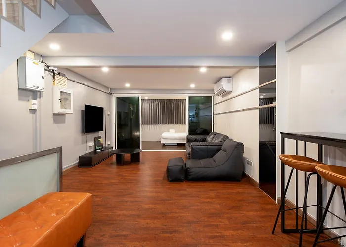 公寓 Townhouse 37 In Pratunam Soi Ratchaprarop 10 *