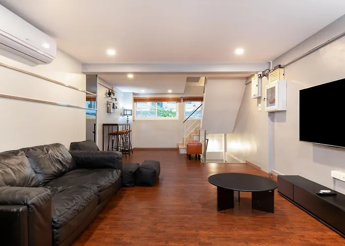 Townhouse 37 In Pratunam Soi Ratchaprarop 10 * 曼谷