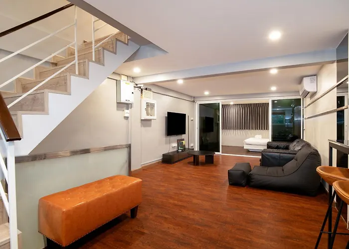 公寓 Townhouse 37 In Pratunam Soi Ratchaprarop 10 *