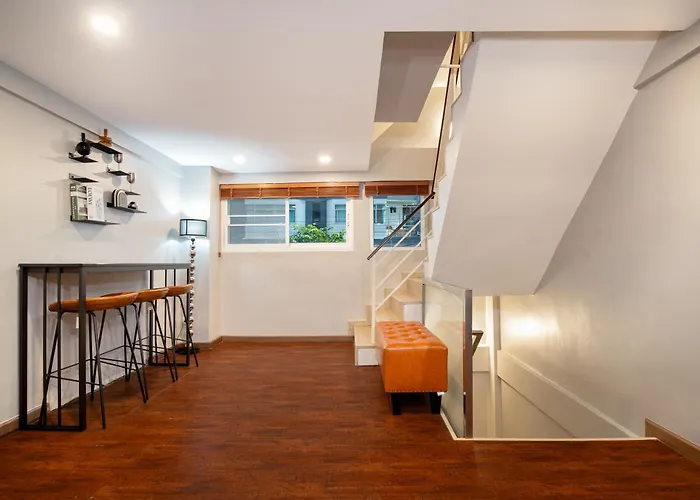 Townhouse 37 In Pratunam Soi Ratchaprarop 10 * 曼谷