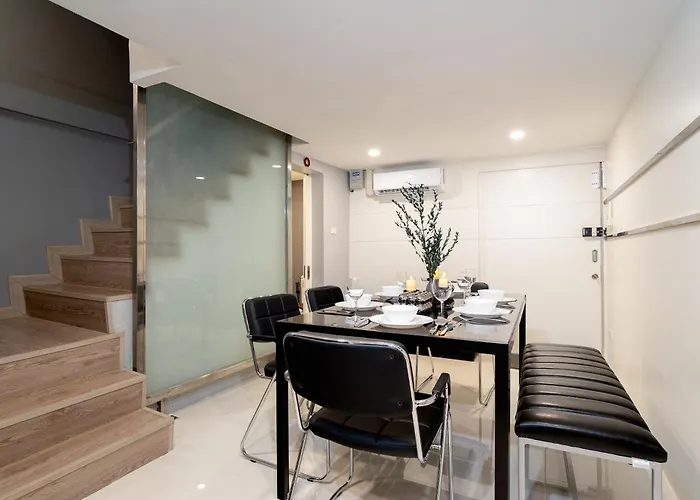 Townhouse 37 In Pratunam Soi Ratchaprarop 10 *