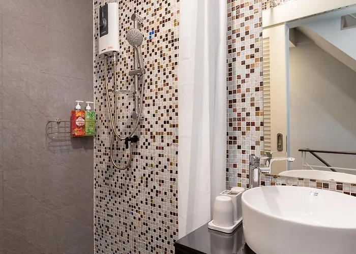 Townhouse 37 In Pratunam Soi Ratchaprarop 10