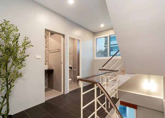Townhouse 37 In Pratunam Soi Ratchaprarop 10 * 曼谷