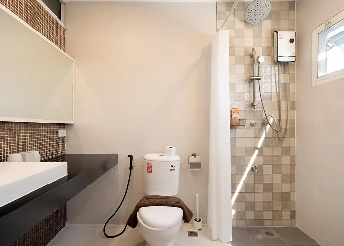 Townhouse 37 In Pratunam Soi Ratchaprarop 10 曼谷